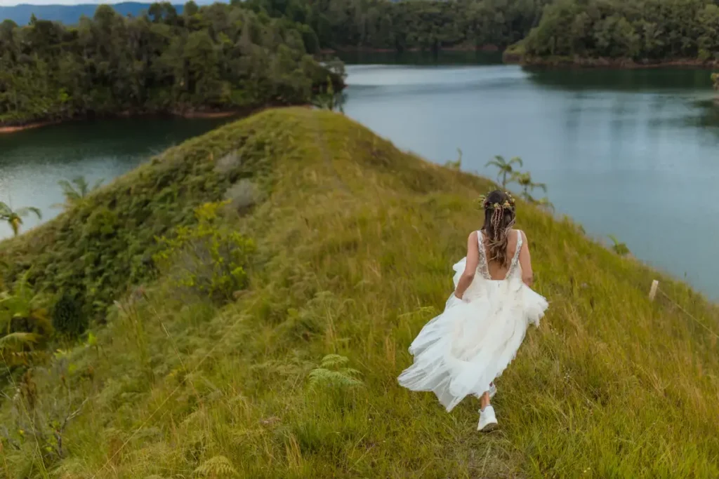 boda lago novia