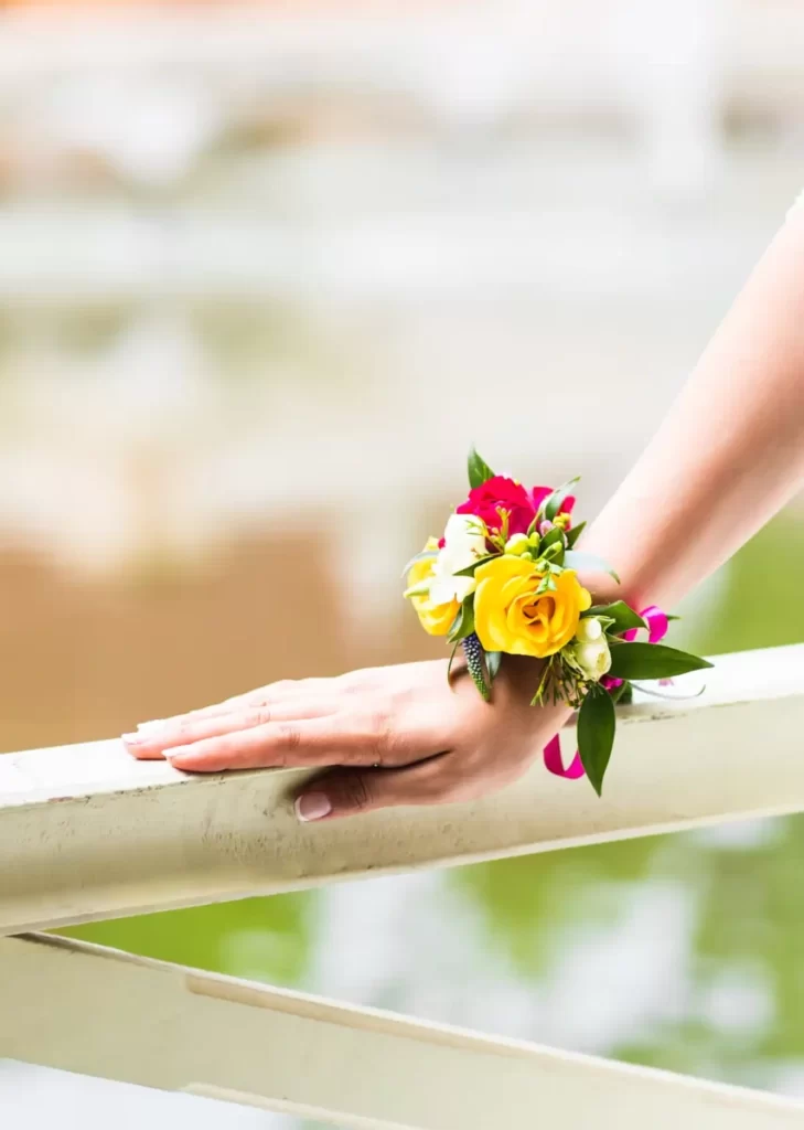 pulseras para damas de honor amarillo y rojo